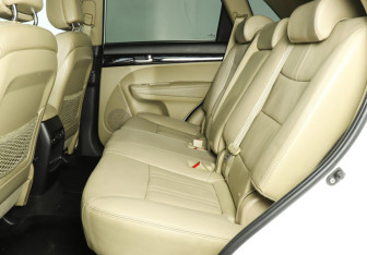 Подержанный автомобиль Kia Sorento 2012 года (10 фото)