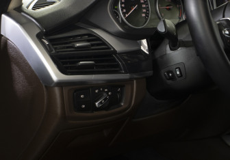 Подержанный автомобиль BMW X5 2015 года (20 фото)