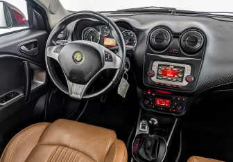 Подержанный автомобиль Alfa Romeo MiTo 2014 года (30 фото)