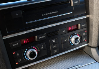 Подержанный автомобиль Audi Q7 2012 года (12 фото)