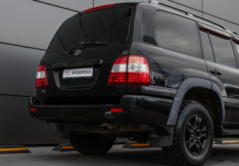 Подержанный автомобиль Toyota Land Cruiser Suv 2007 года (23 фото)