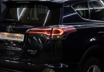 Подержанный автомобиль Toyota RAV4 2018 года (22 фото)