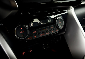 Подержанный автомобиль Mitsubishi Eclipse Cross 2018 года (27 фото)