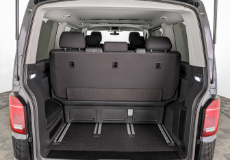 Подержанный автомобиль Volkswagen Multivan 2021 года (10 фото)