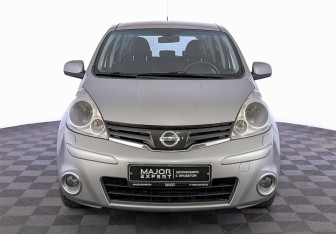 Подержанный автомобиль Nissan Note 2013 года (2 фото)