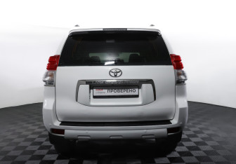 Подержанный автомобиль Toyota Land Cruiser Prado 2012 года (6 фото)
