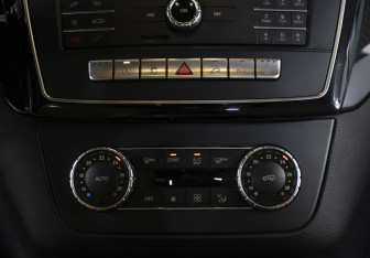 Подержанный автомобиль Mercedes-Benz GLE 2015 года (18 фото)