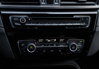 Подержанный автомобиль BMW X2 2017 года (20 фото)