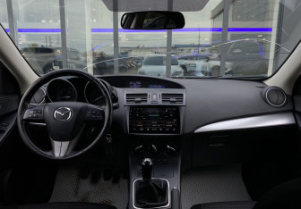 Подержанный автомобиль Mazda 3 Sedan 2012 года (11 фото)