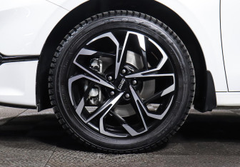 Подержанный автомобиль Kia Ceed Wagon 2022 года (10 фото)