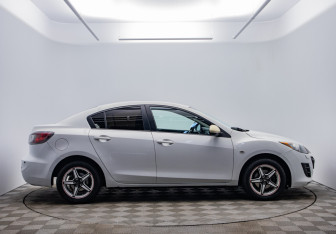 Подержанный автомобиль Mazda 3 Sedan 2010 года (6 фото)