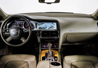 Подержанный автомобиль Audi Q7 2007 года (11 фото)