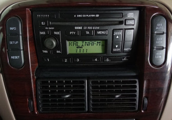 Подержанный автомобиль Ford Explorer 2003 года (14 фото)