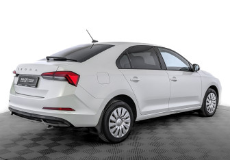 Подержанный автомобиль Skoda Rapid Liftback 2022 года (5 фото)