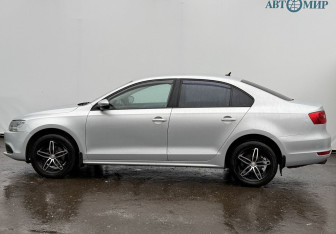Подержанный автомобиль Volkswagen Jetta Sedan 2013 года (8 фото)