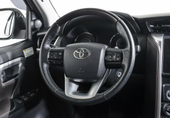 Подержанный автомобиль Toyota Fortuner 2020 года (12 фото)