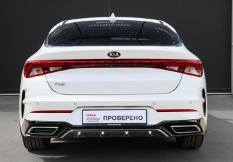 Подержанный автомобиль Kia K5 2021 года (5 фото)