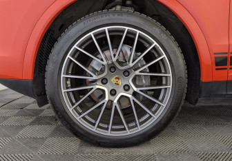 Подержанный автомобиль Porsche Cayenne 2020 года (12 фото)