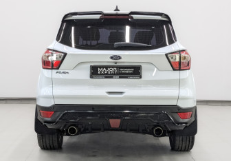 Подержанный автомобиль Ford Kuga 2017 года (6 фото)