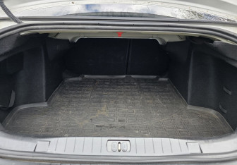 Подержанный автомобиль Peugeot 408 2013 года (16 фото)