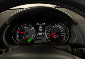 Подержанный автомобиль Nissan Qashqai 2011 года (11 фото)