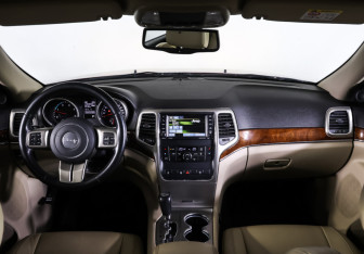Подержанный автомобиль Jeep Grand Cherokee 2013 года (17 фото)