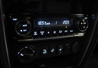 Подержанный автомобиль Toyota Fortuner 2022 года (19 фото)