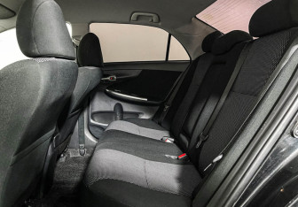 Подержанный автомобиль Toyota Corolla Sedan 2013 года (10 фото)