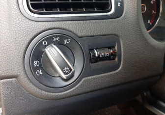 Подержанный автомобиль Volkswagen Polo Hatchback 2010 года (16 фото)