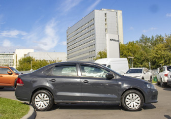 Подержанный автомобиль Volkswagen Polo Sedan 2014 года (4 фото)