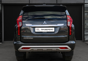 Подержанный автомобиль Mitsubishi Montero Sport 2021 года (5 фото)