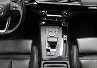 Подержанный автомобиль Audi Q5 2018 года (9 фото)