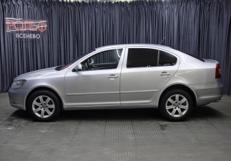 Подержанный автомобиль Skoda Octavia Liftback 2012 года (8 фото)