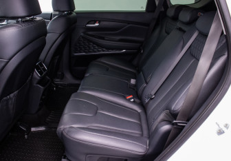 Подержанный автомобиль Hyundai Santa Fe 2019 года (11 фото)