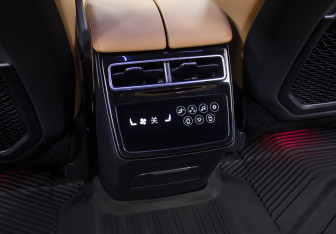 Подержанный автомобиль Zeekr 001 2023 года (24 фото)