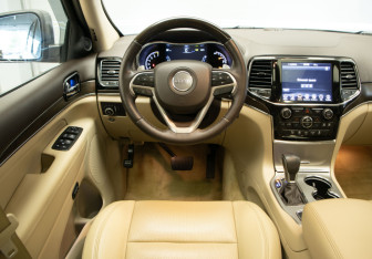 Подержанный автомобиль Jeep Grand Cherokee 2019 года (9 фото)