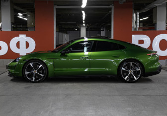 Подержанный автомобиль Porsche Taycan 2021 года (8 фото)