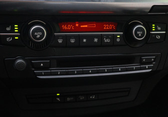 Подержанный автомобиль BMW X5 2013 года (17 фото)