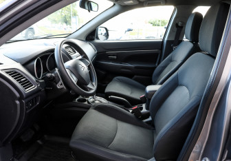 Подержанный автомобиль Mitsubishi ASX 2014 года (15 фото)