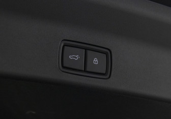 Подержанный автомобиль LiXiang L9 2023 года (27 фото)