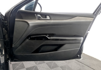 Подержанный автомобиль Kia K5 2021 года (25 фото)