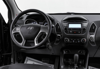 Подержанный автомобиль Hyundai ix35 2015 года (11 фото)