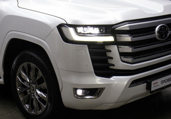 Подержанный автомобиль Toyota Land Cruiser Suv 2021 года (30 фото)