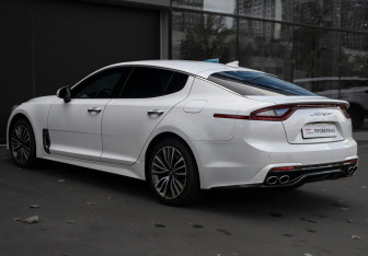 Подержанный автомобиль Kia Stinger 2018 года (7 фото)