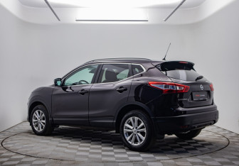 Подержанный автомобиль Nissan Qashqai 2014 года (7 фото)