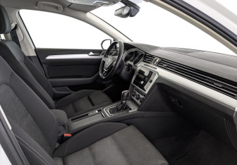 Подержанный автомобиль Volkswagen Passat Sedan 2018 года (13 фото)