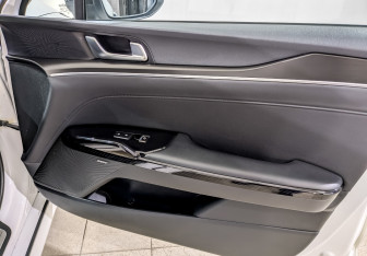 Подержанный автомобиль Kia K5 2021 года (26 фото)