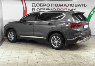 Подержанный автомобиль Hyundai Santa Fe 2022 года (6 фото)