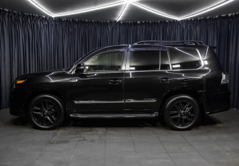 Подержанный автомобиль Lexus LX 2015 года (8 фото)
