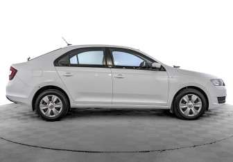 Подержанный автомобиль Skoda Rapid Liftback 2018 года (4 фото)